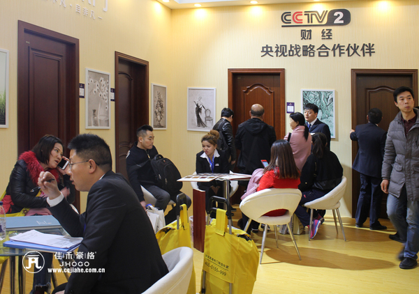 重庆佳禾豪格木门：展馆人潮如织
