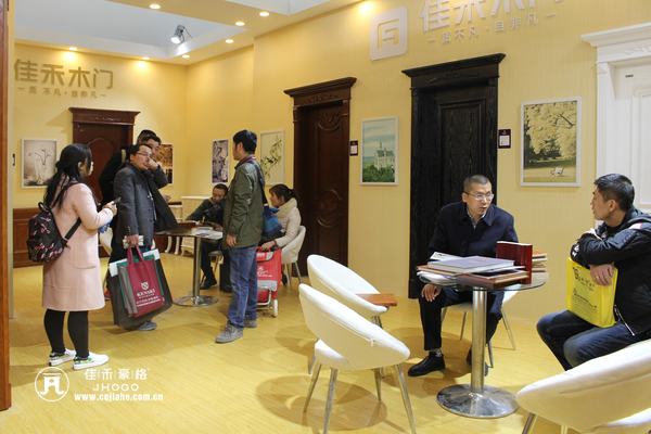 重庆佳禾豪格木门：展馆人潮如织